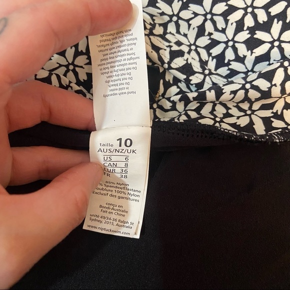 Nip Tuck Australia women’s black & white halter  swimsuit in size 6 - Picture 12 of 13